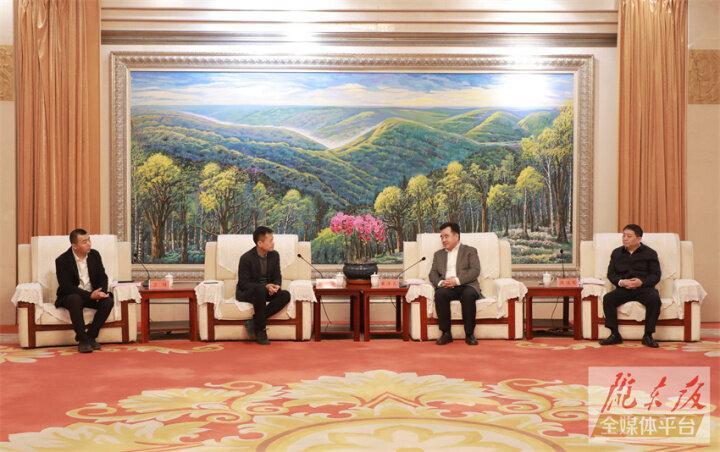 黃澤元周繼軍與阿里巴巴集團(tuán)副總裁、阿里云全球銷(xiāo)售總裁蔡英華一行座談