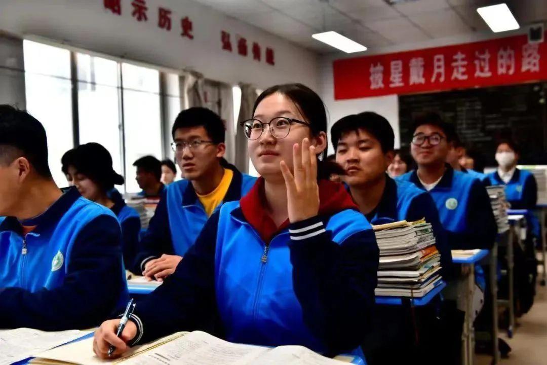 勵(lì)志！暖心！寧縣二中“高位截肢”女孩鞏瑜圓夢(mèng)西北師大