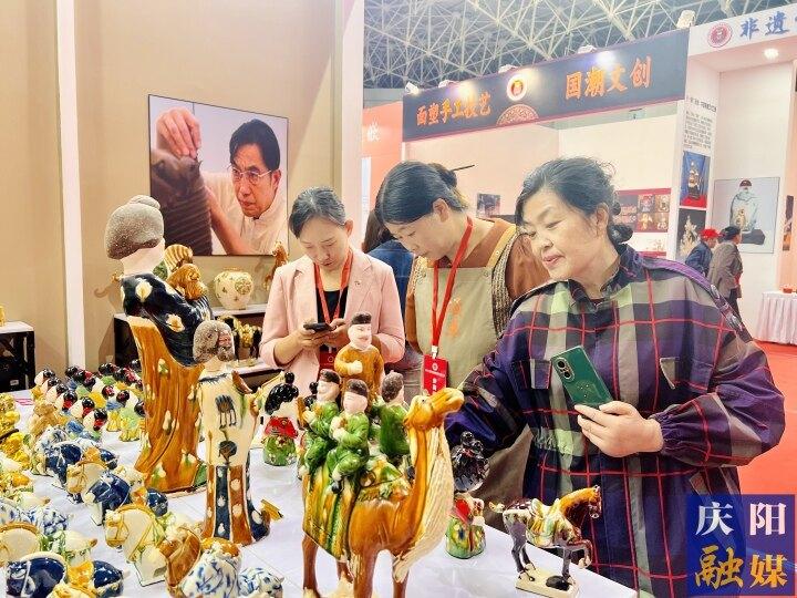 香包牽線(xiàn)聚人氣！第十八屆慶陽(yáng)香包民俗文化節(jié)旅游綜合收入6100萬(wàn)元