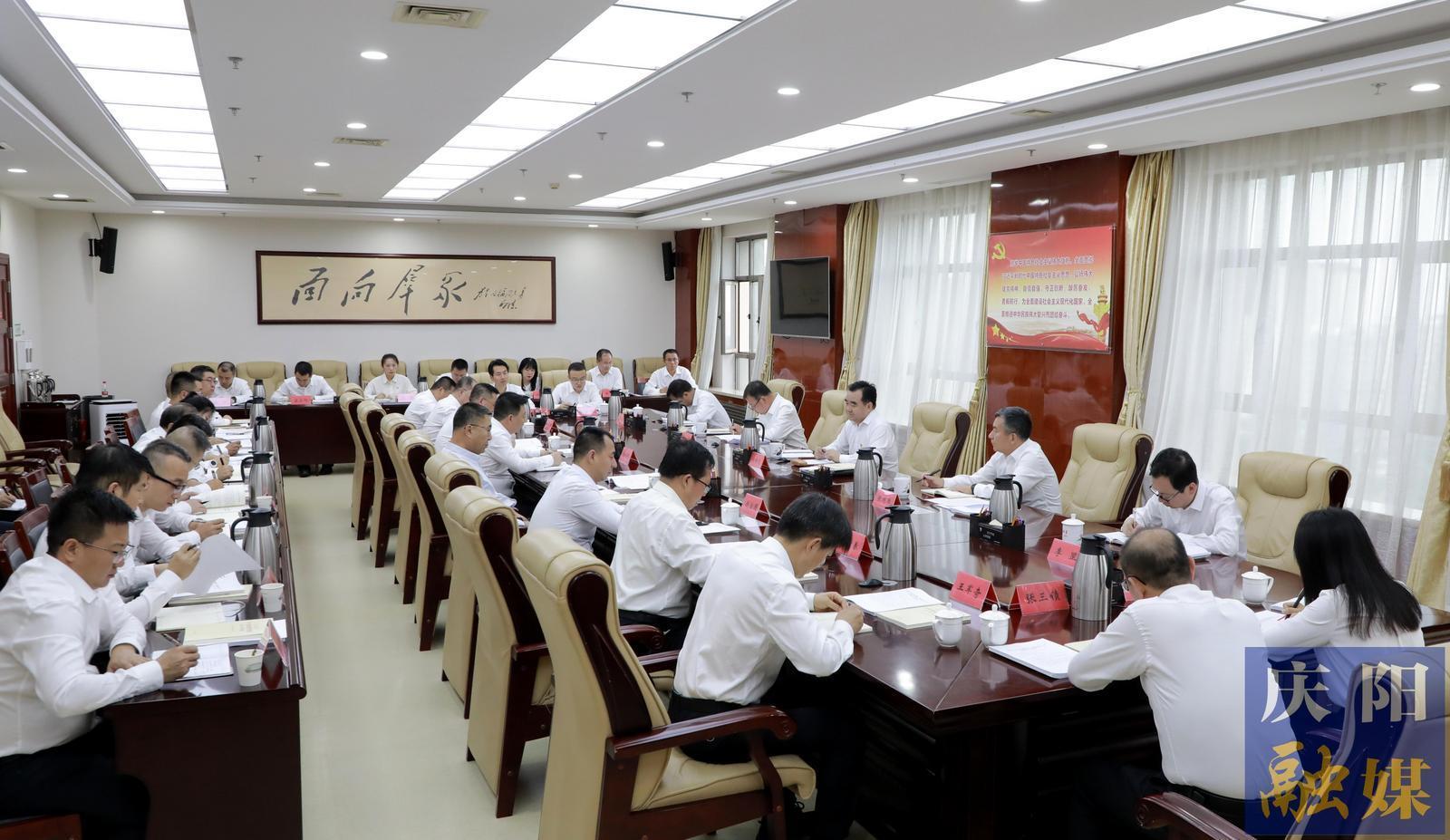 黃澤元在市委辦公室黨總支講專題黨課 勉勵全體黨員在知紀(jì)明紀(jì)上下功夫，在增強自覺上常修煉，在工作質(zhì)量上見實效，切實把黨紀(jì)學(xué)習(xí)教育成效轉(zhuǎn)化為擔(dān)當(dāng)作為、干事創(chuàng)業(yè)的強大動力