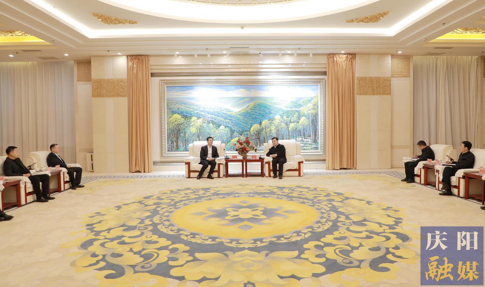黃澤元與交通銀行甘肅省分行黨委書記、行長(zhǎng)方衛(wèi)星一行座談