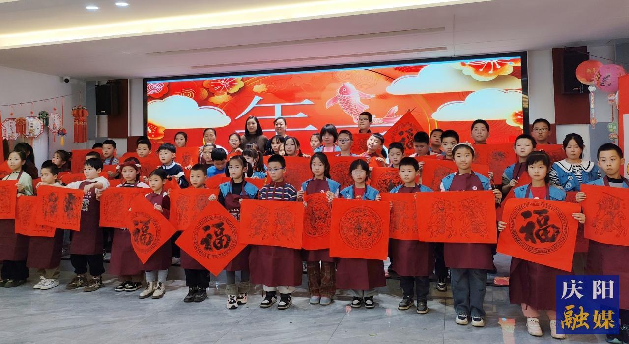 慶陽(yáng)融媒小記者團(tuán)與周祖社區(qū)聯(lián)合開展“非遺里的中國(guó)年”研學(xué)實(shí)踐活動(dòng)側(cè)記