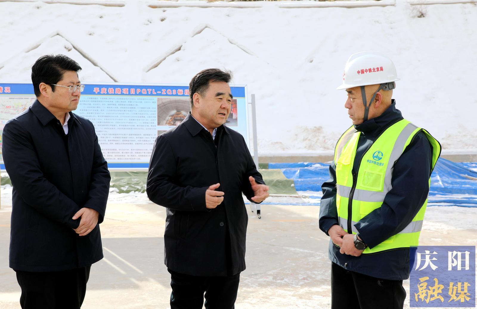 黃澤元在鎮(zhèn)原縣調(diào)研時強調(diào) 推動城市更新煥發(fā)城區(qū)光彩活力 苦干實干努力完成年度目標任務(wù)