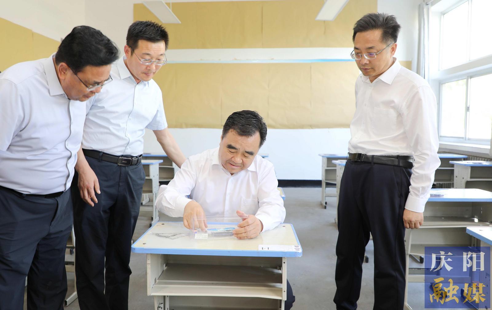 黃澤元在督查2025年高考準(zhǔn)備工作時(shí)強(qiáng)調(diào) 細(xì)之又細(xì)做好組織保障工作 確保全市高考安全平穩(wěn)有序
