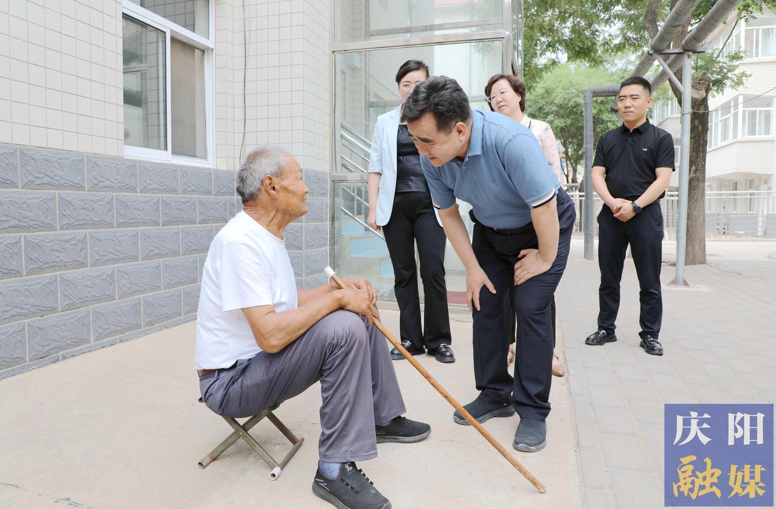 黃澤元在慶城縣調(diào)研時強調(diào) 深化整治群眾身邊不正之風和腐敗問題 切實增強人民群眾獲得感幸福感安全感
